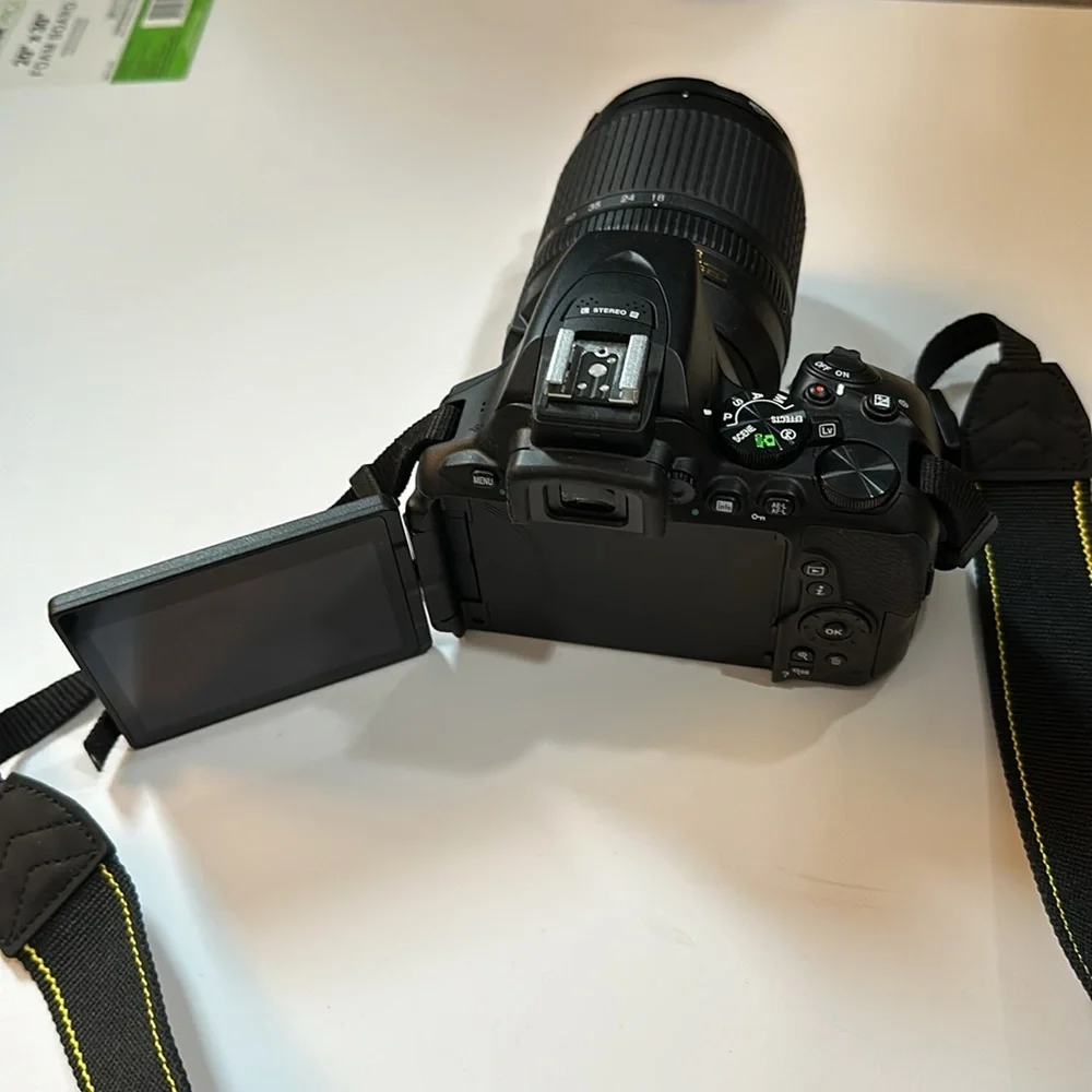 Nikon D5600 with AF-S Nikkor 18-140mm 1:3.5-5.6G ED